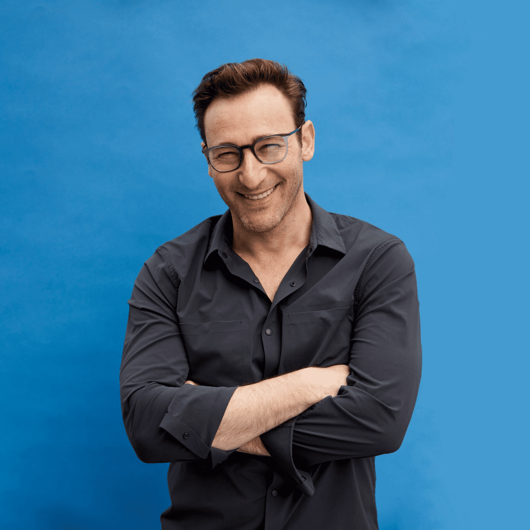 Simon Sinek: Complete Biography, Career Journey, and The “Why” Revolution for Inspiring Leaders